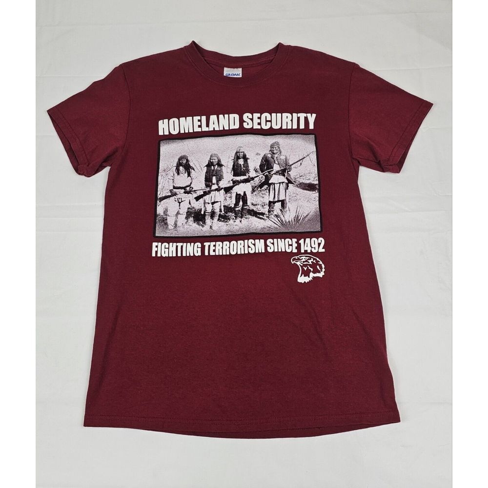 Native American T-Shirt Mens Size Small.‎ Homeland Security Y2k Burgandy Tee